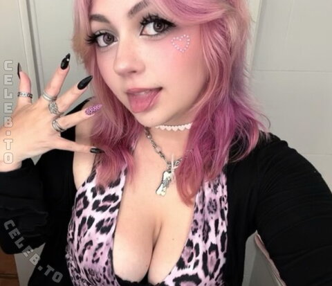 Nephynee Hot (3 photos)
