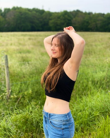 nerdynele nude photo 4