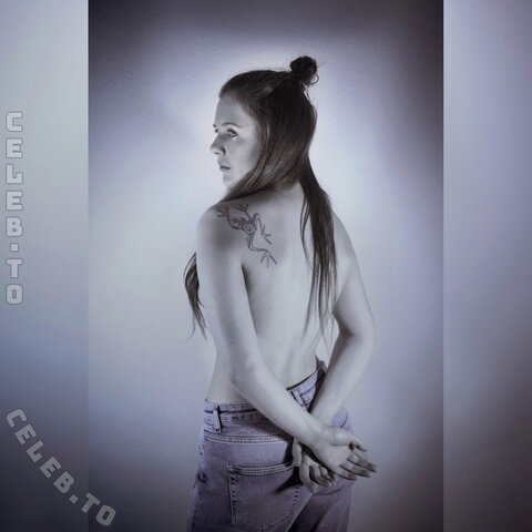 nerdynele nude photo 1