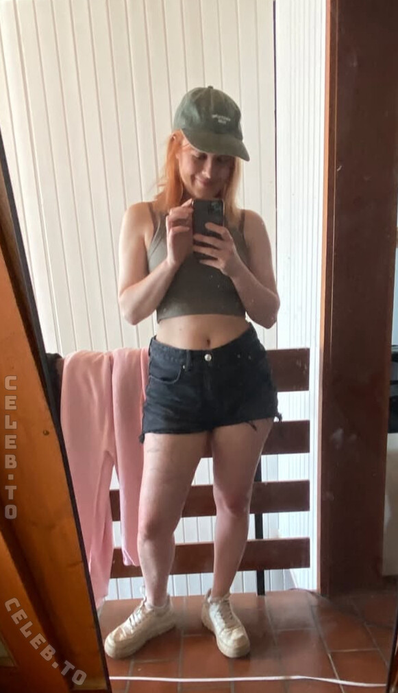 nerdynele nude photo 2