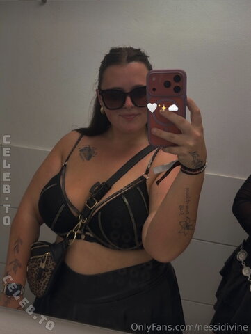 nessidivine – Image of OF and recording of a Cam4 live...