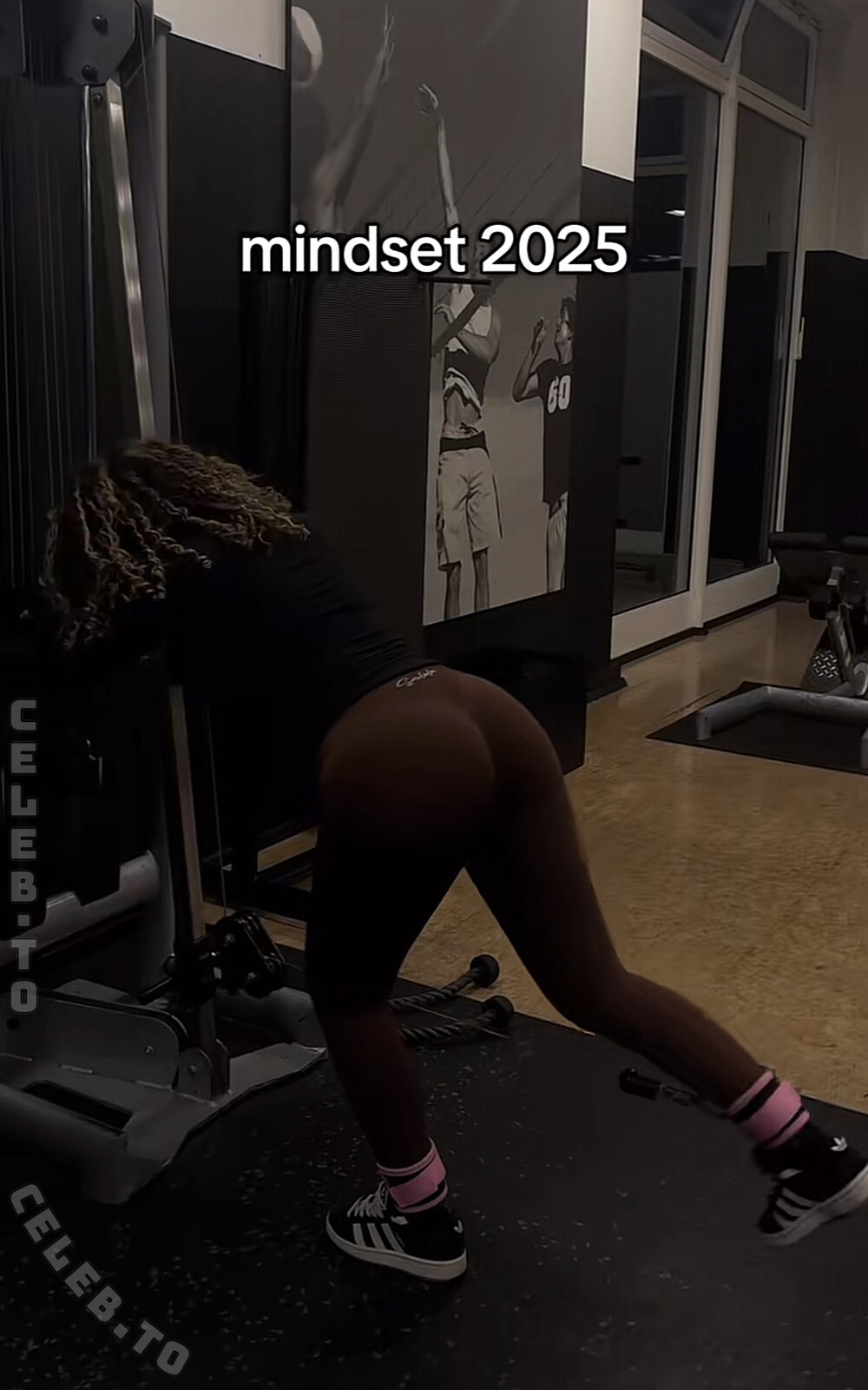 Nevine nude photo 3