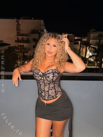Nevine Hot (6 photos)