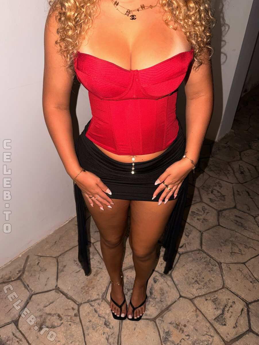 Nevine nude photo 4