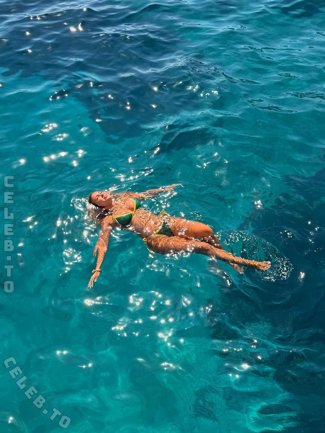 Nevine nude photo 2