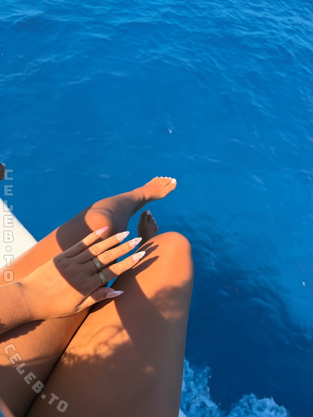 Nevine nude photo 3