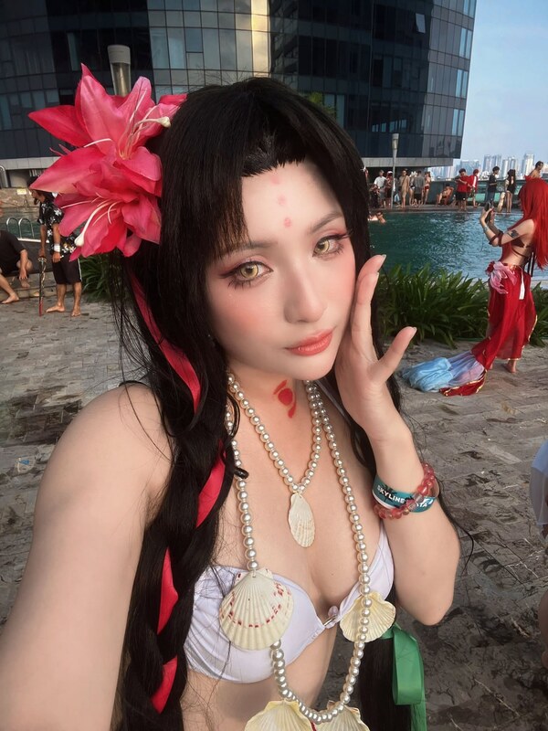 Neyu H Cosplay nude photo 1
