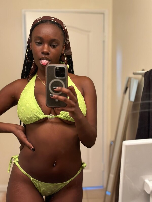 Nia Sondaya nude photo 2