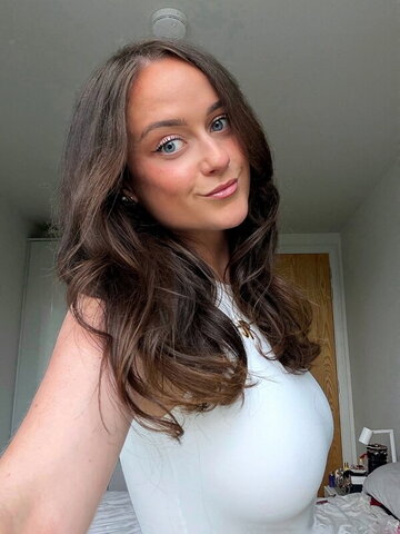 Niamh Cryan New (2 photos)