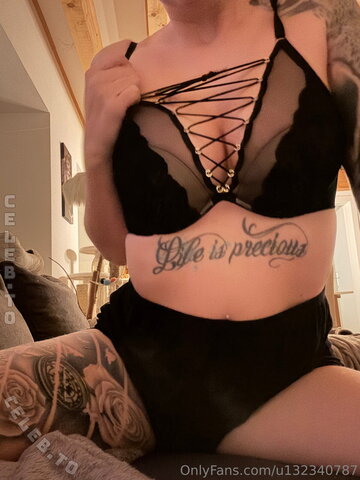 NI_C_IE nude photo 28