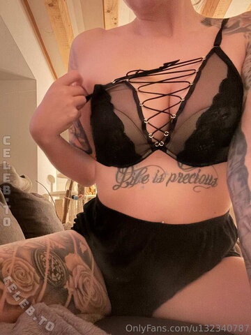 NI_C_IE nude photo 22