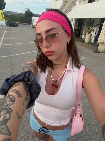 nicki nicole Fresh (1 photo)