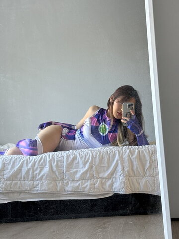 Nicky Hot (24 photos)