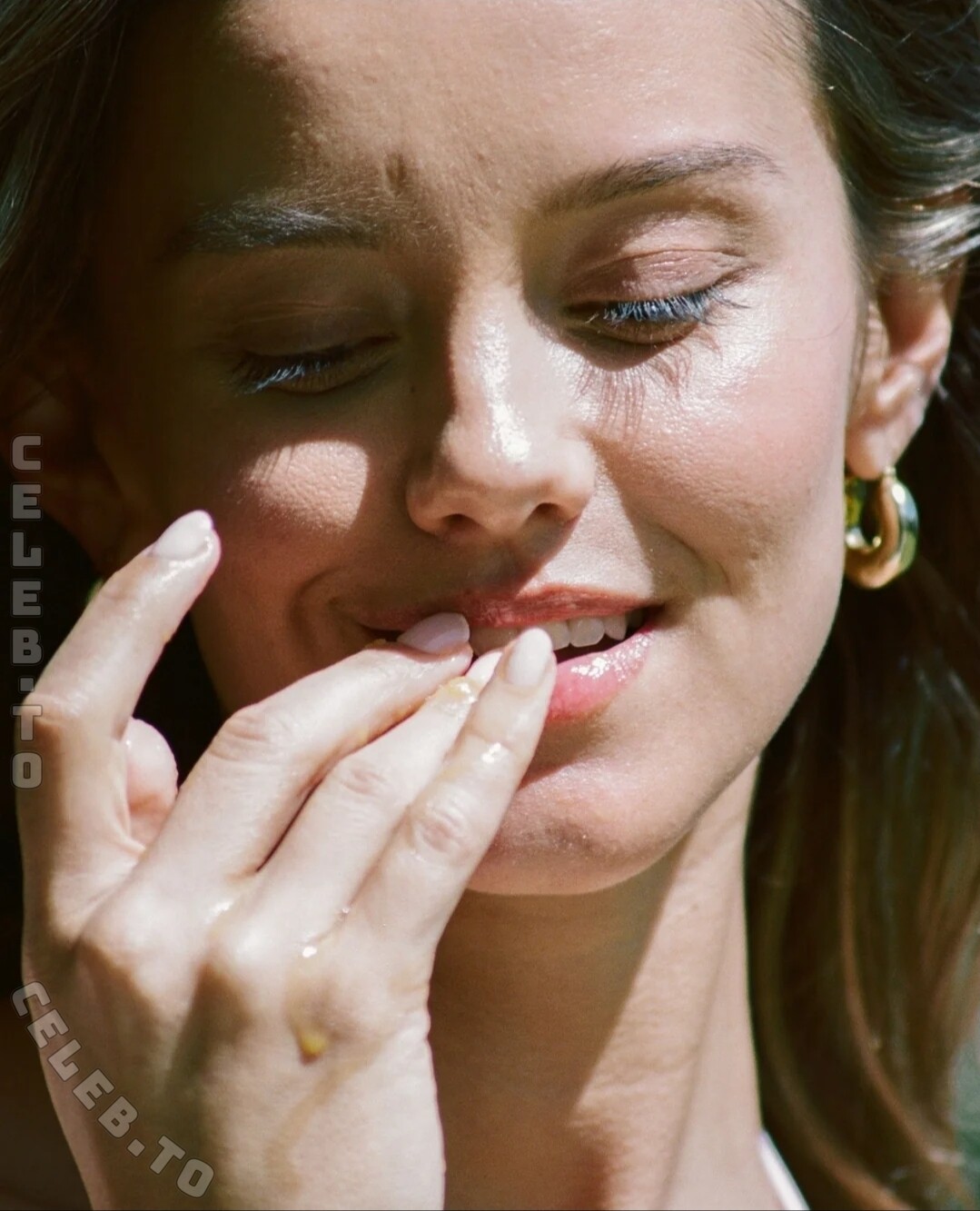 Nicola Cavanis nude photo 4