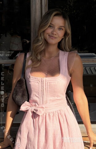 Nicola Cavanis Hot (1 photo)