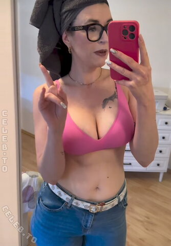 Nicole Biernath nude photo 4