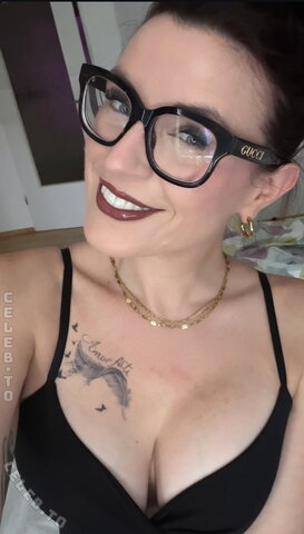 Nicole Biernath – Unfortunately only the one good picture in the story ("ask me a question button" removed)