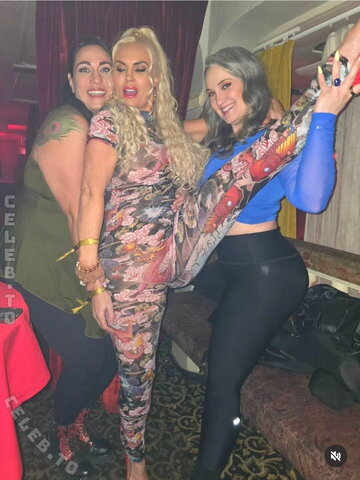 Nicole Coco Austin nude photo 18