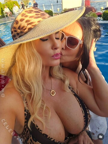 Nicole Coco Austin nude photo 18