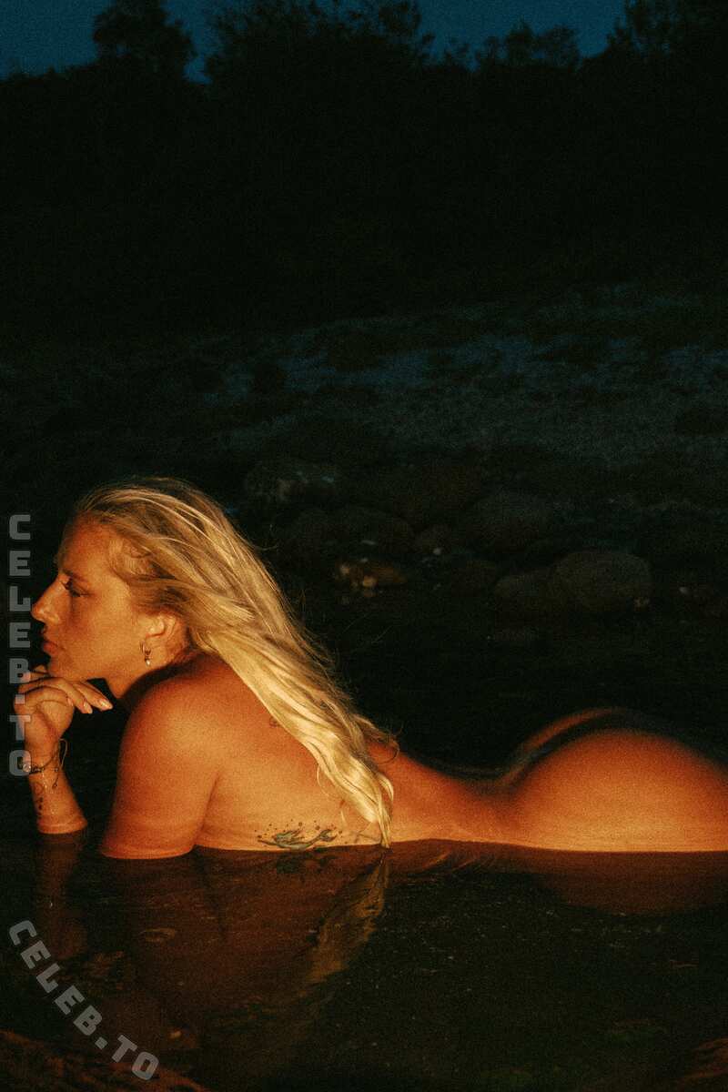 Nicole Grace nude photo 2