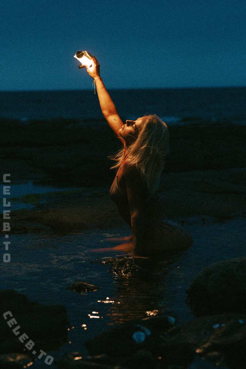 Nicole Grace nude photo 10