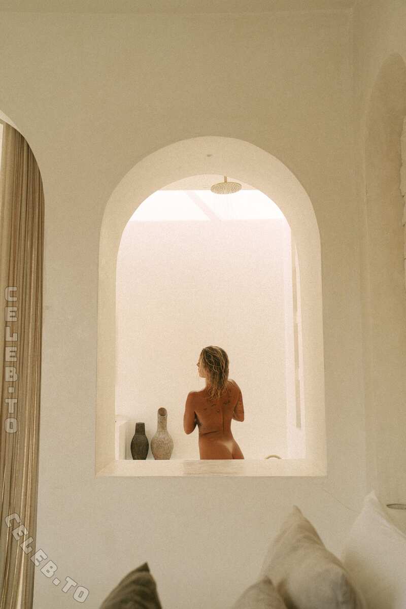 Nicole Grace nude photo 2