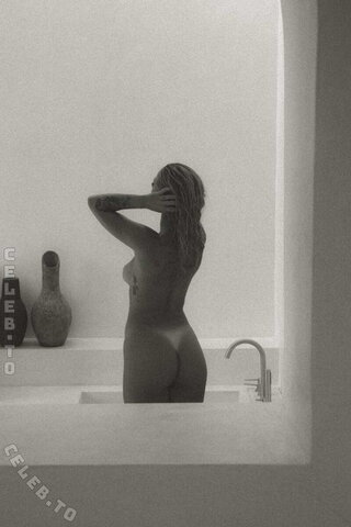 Nicole Grace nude photo 3