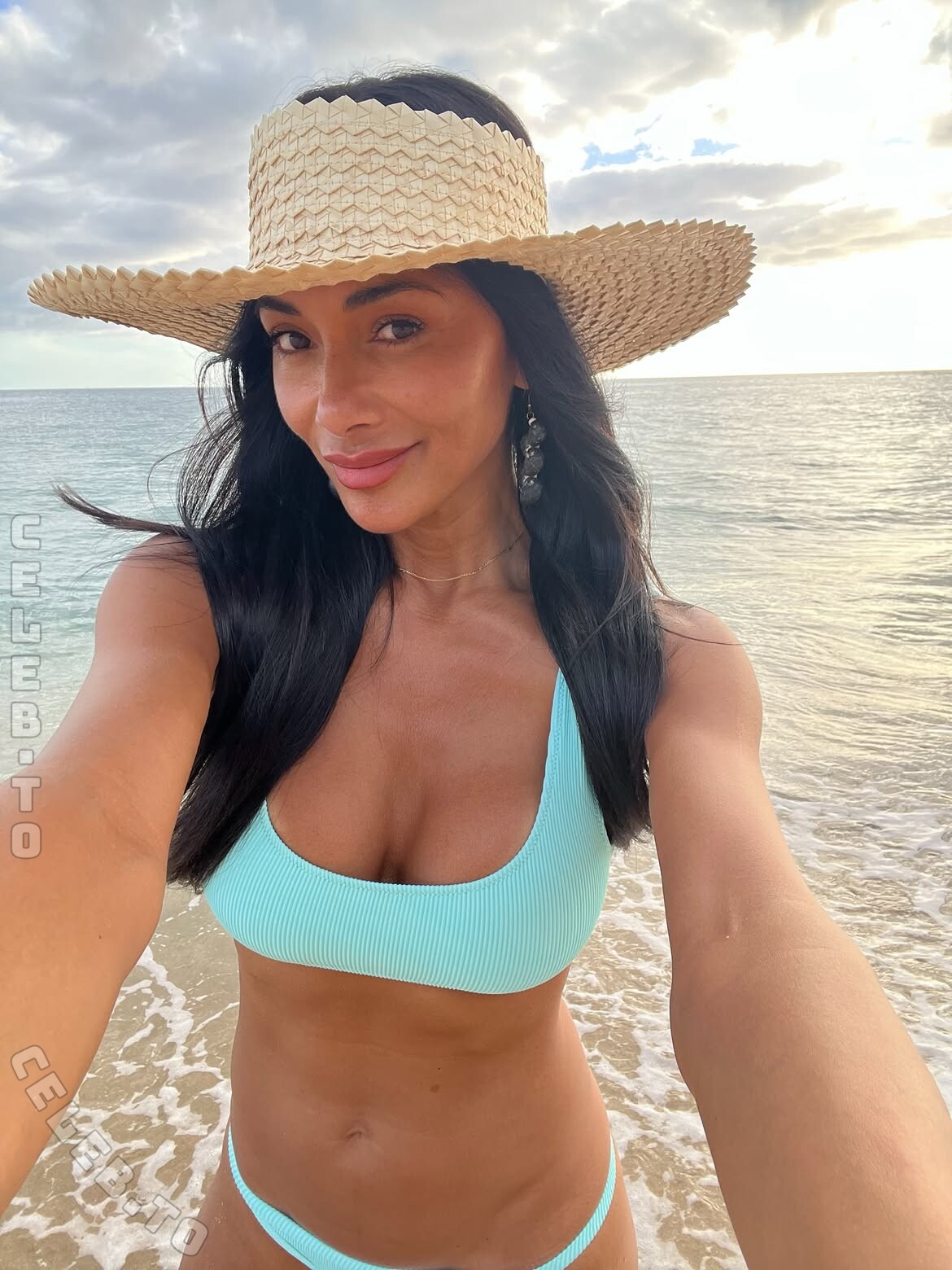 Nicole Scherzinger nude photo 3