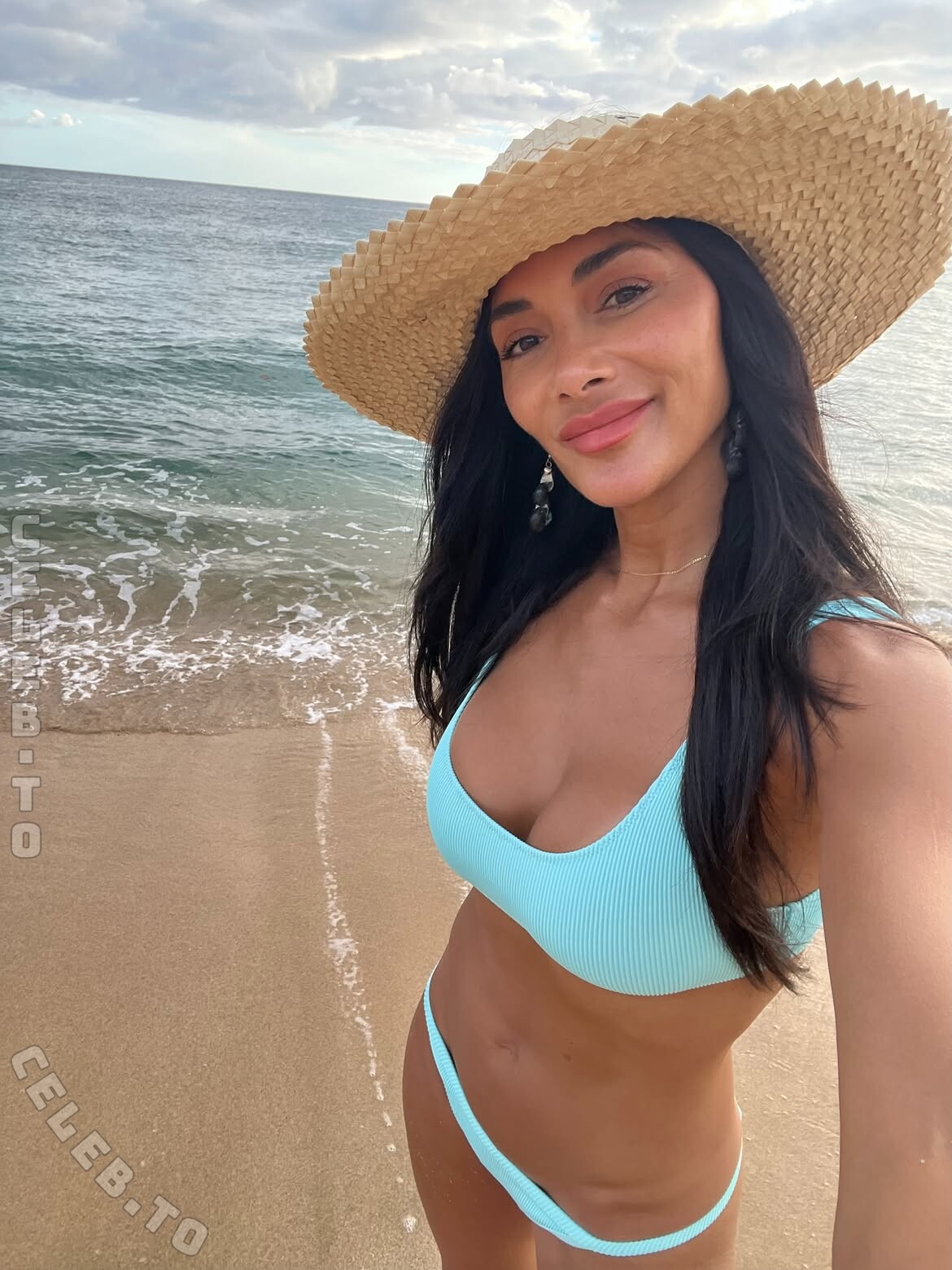 Nicole Scherzinger nude photo 5