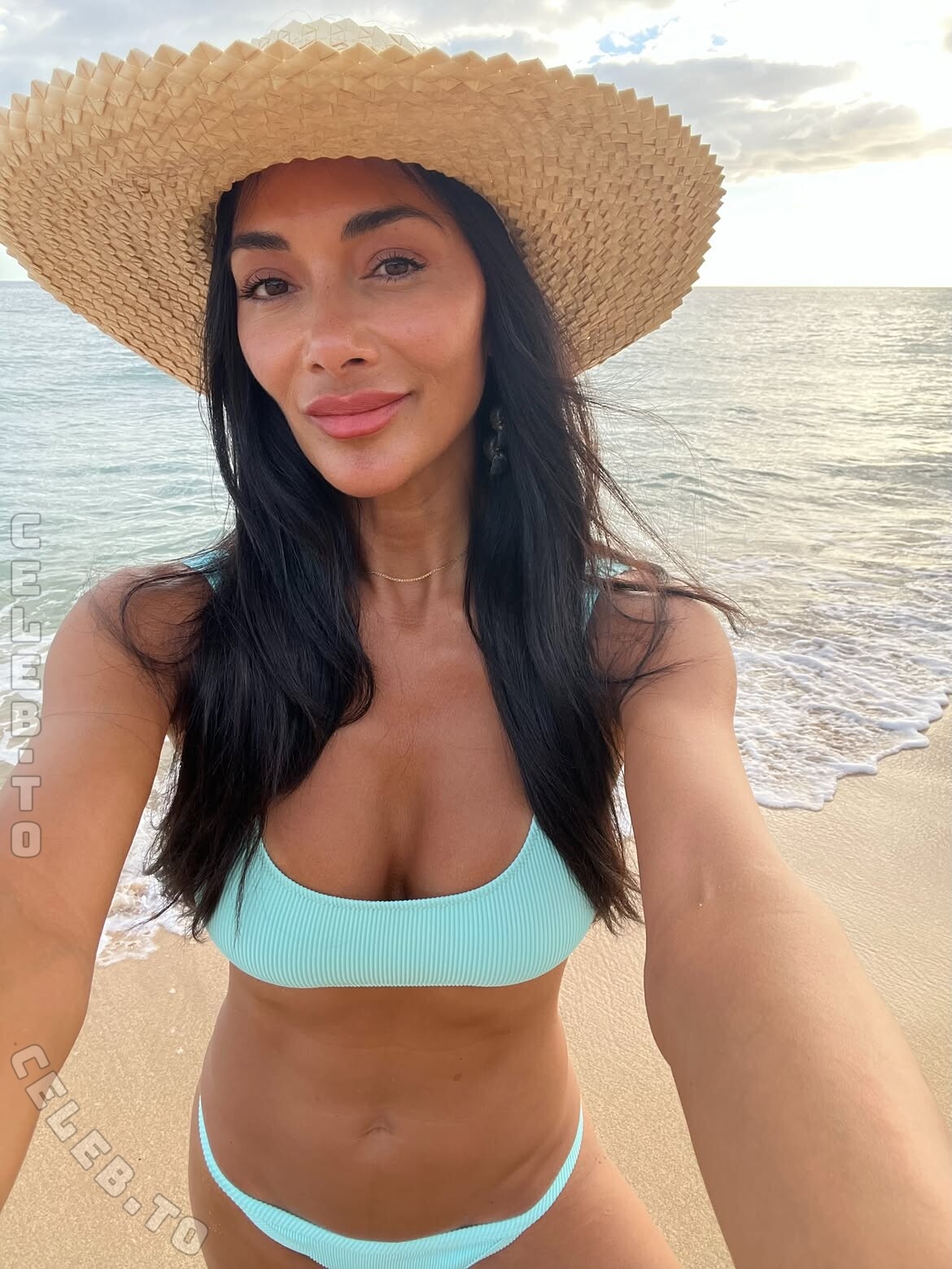 Nicole Scherzinger nude photo 7