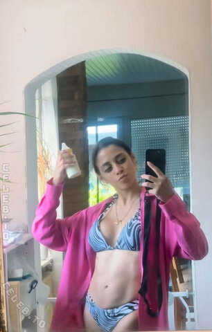 Nicole-Stefany Zeschky Alaña nude photo 1