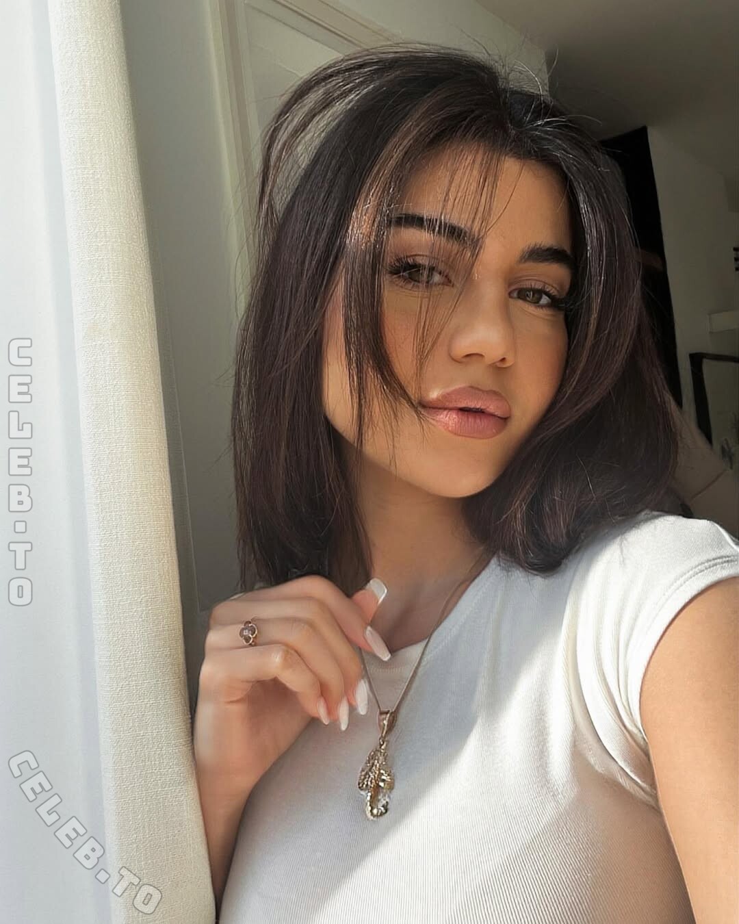 Nihan Sen nude photo 8