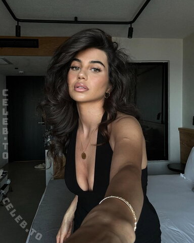 Nihan Sen nude photo 4