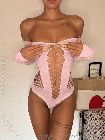 Nikairani nude photo 13