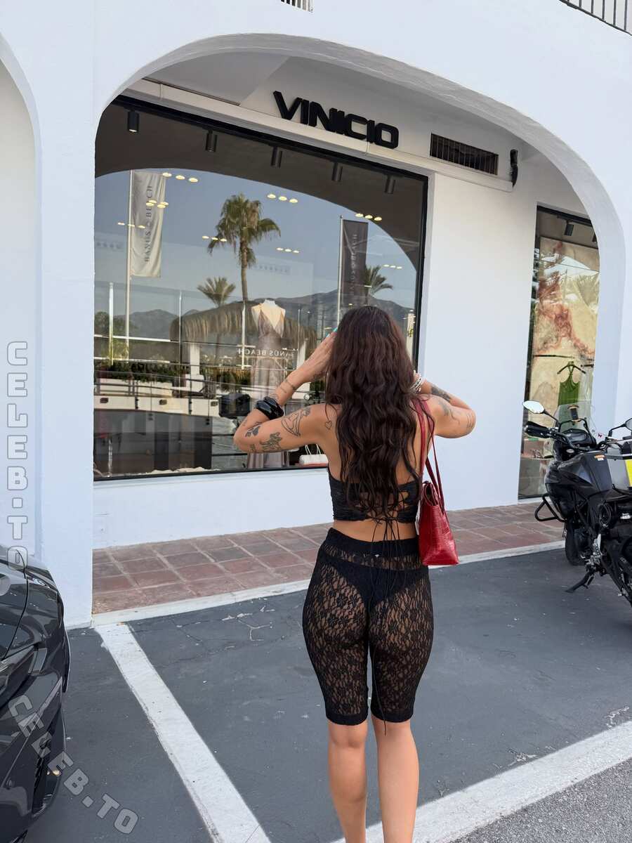 Nikairani nude photo 3