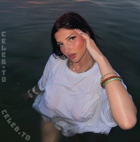 Nikelein – so hot this woman