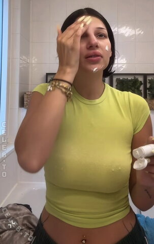 Nikelein – Even more pictures from a TikTok livestream from this morning.