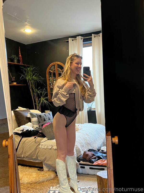Nikki nude photo 5