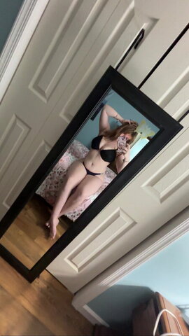 nikkisavora nude photo 6