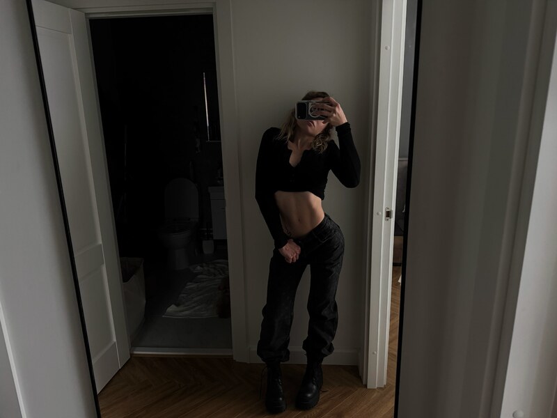 Nikly nude photo 9