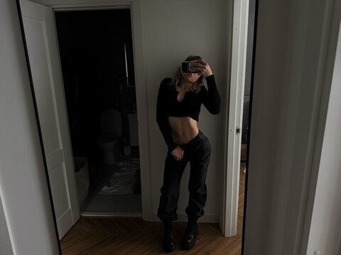 Nikly nude photo 7