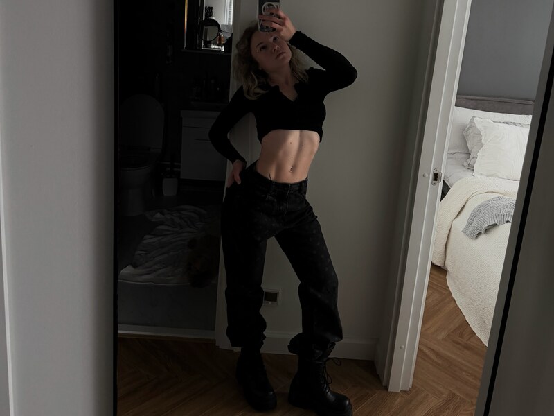 Nikly nude photo 10