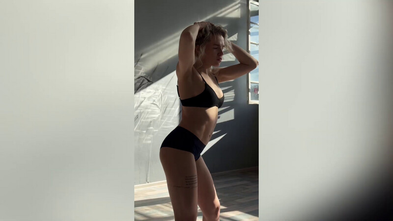 Nikly nude photo 15