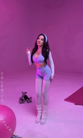 Nikoleta Milenova – With Gwendolynceline