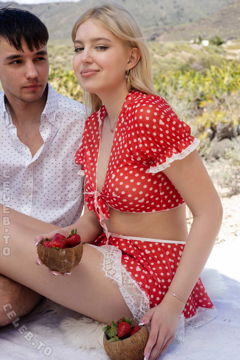 Nikoletta Queen nude photo 7