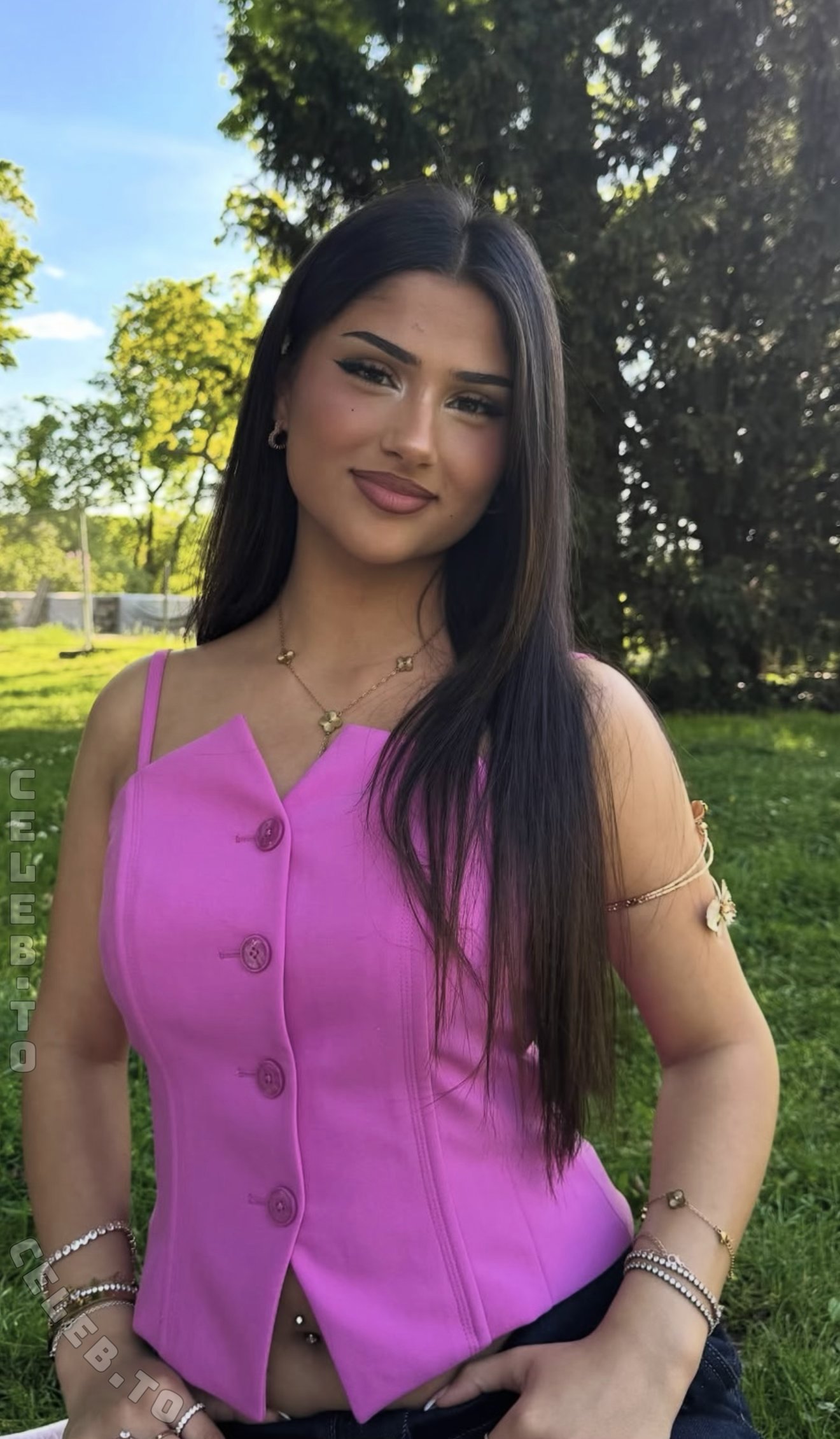 niloo.wlz nude photo 12