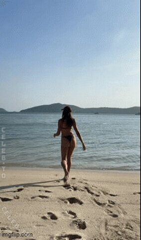Nina Chuba nude photo 8