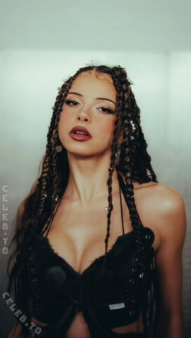Nina Chuba photo 1