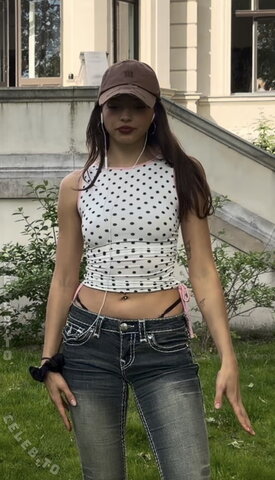 Nina Chuba photo 1