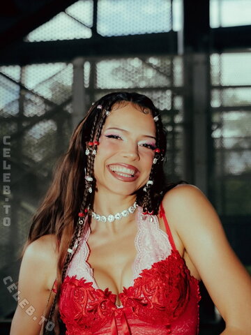 Nina Chuba Hot (3 photos)